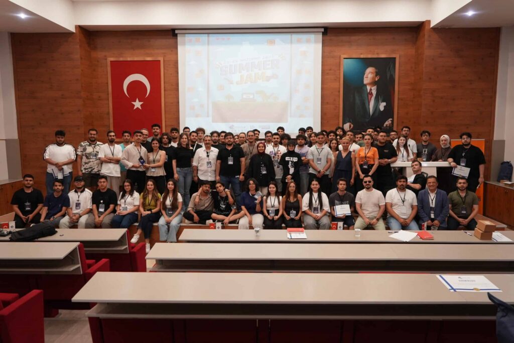 Hasan-Kalyoncu-Universitesinde-100-Oyun-Gelistiricisi-HKU-SummerJam-2026da-Bulustu1-scaled (1)