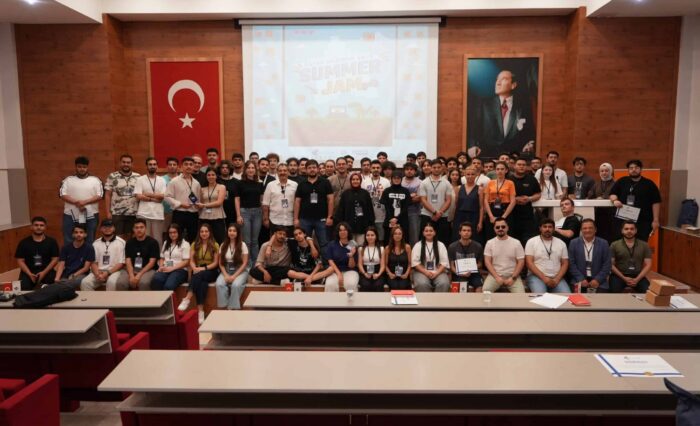Hasan-Kalyoncu-Universitesinde-100-Oyun-Gelistiricisi-HKU-SummerJam-2026da-Bulustu1-scaled (1)